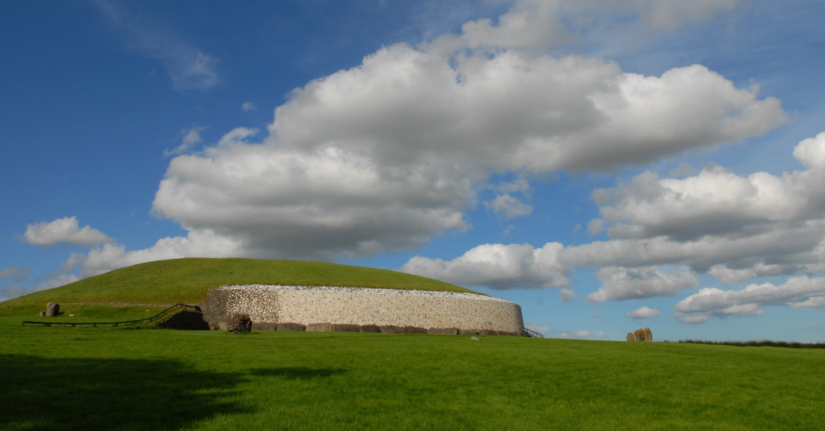 De Gabáil in t-Shída, Newgrange, Sid in Broga